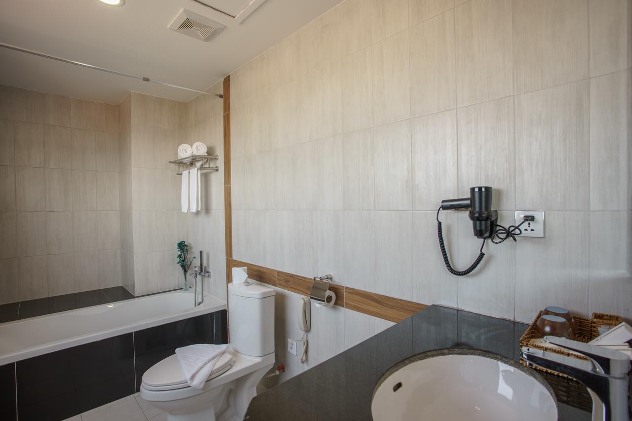 Kuch Oudom Hotel Phnom Penh Esterno foto