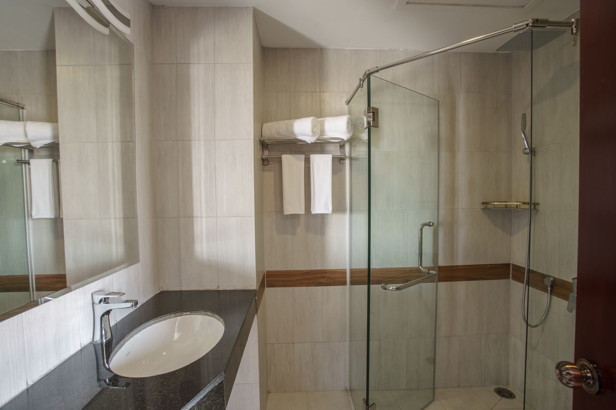 Kuch Oudom Hotel Phnom Penh Esterno foto